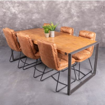 Industriële eettafel met zes stoelen