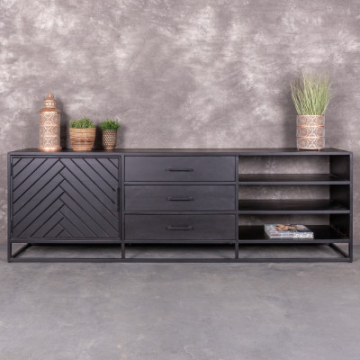 Zwart dressoir met visgraat motief op de deur.